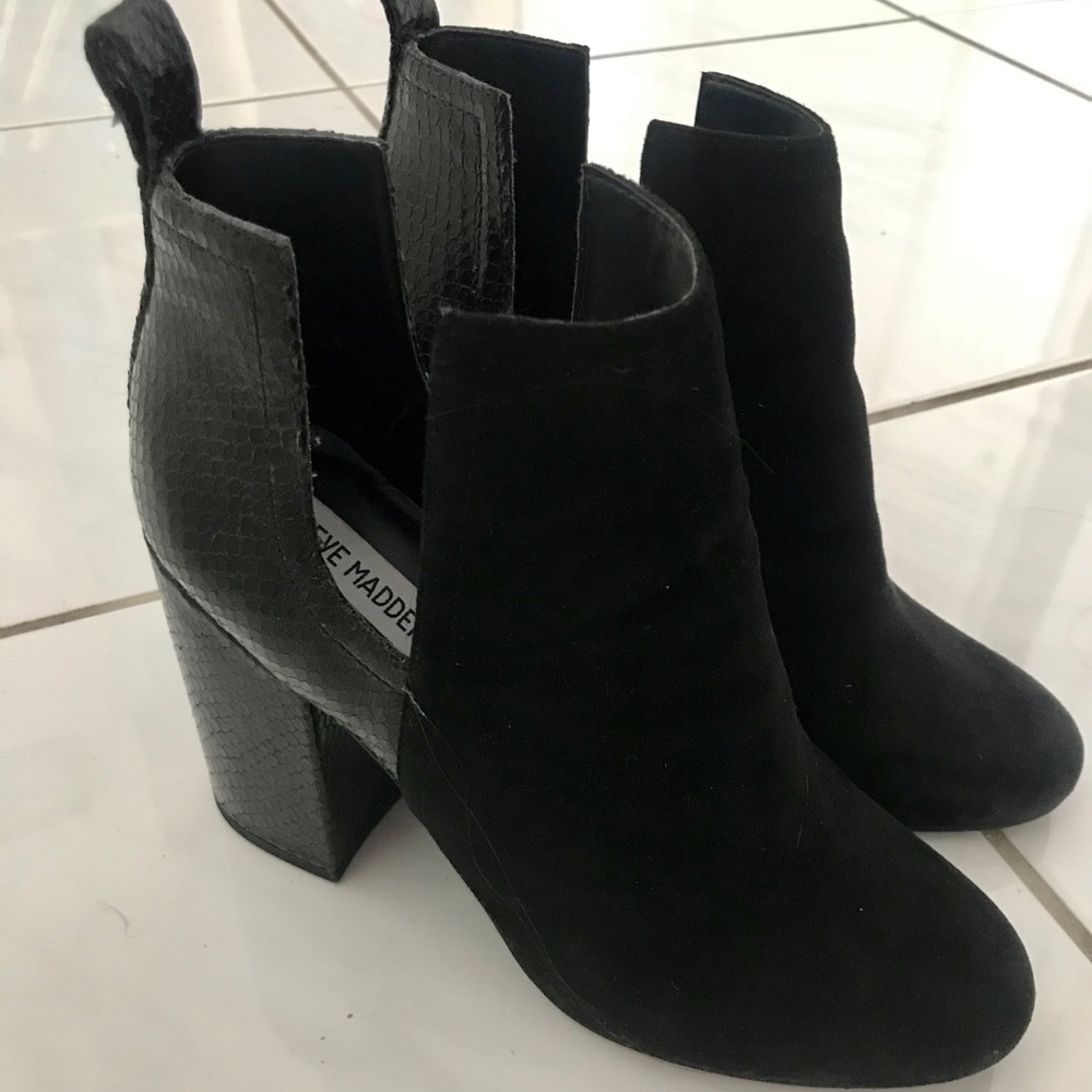 Steve Madden Croc Embossed Ankle Bootie